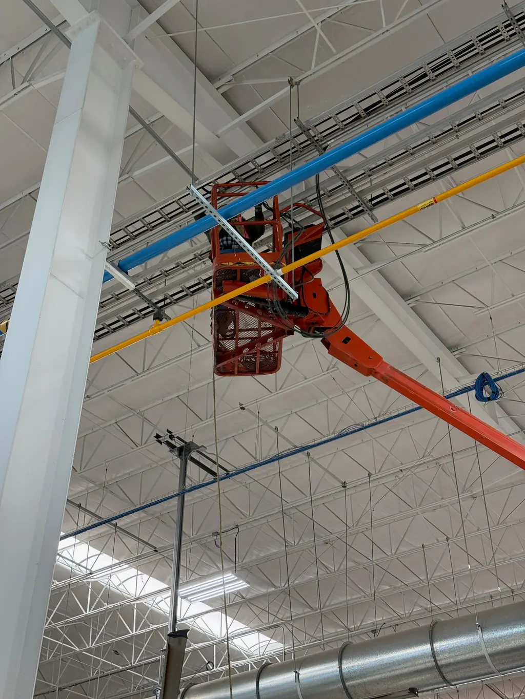 Compressed air header along the roof structure, installed from an aerial lift