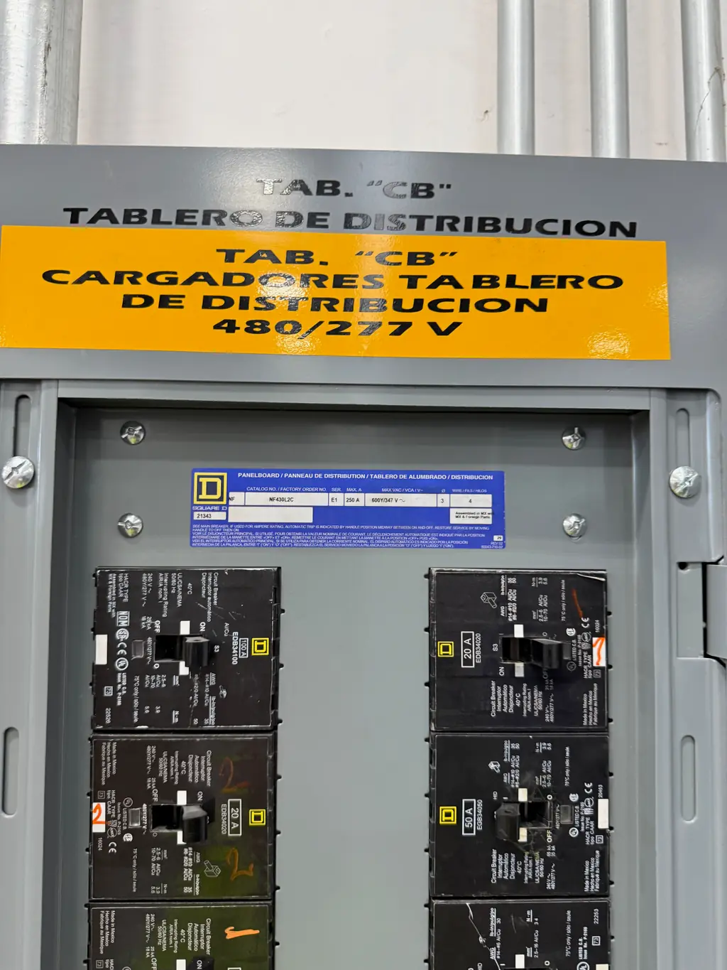 Tablero de distribución 480/277 V con su identificación